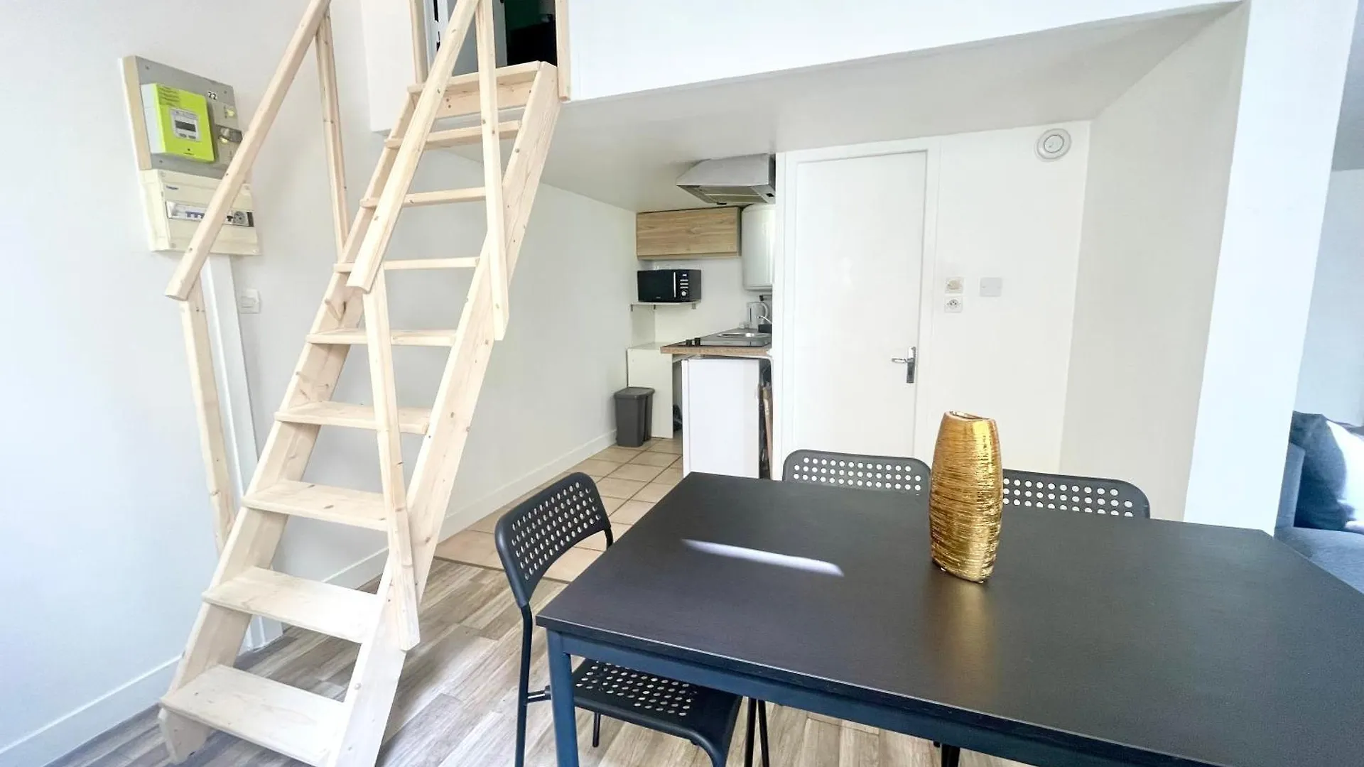 Homely & Charming Parisian Duplex - Near Marais Apartment
