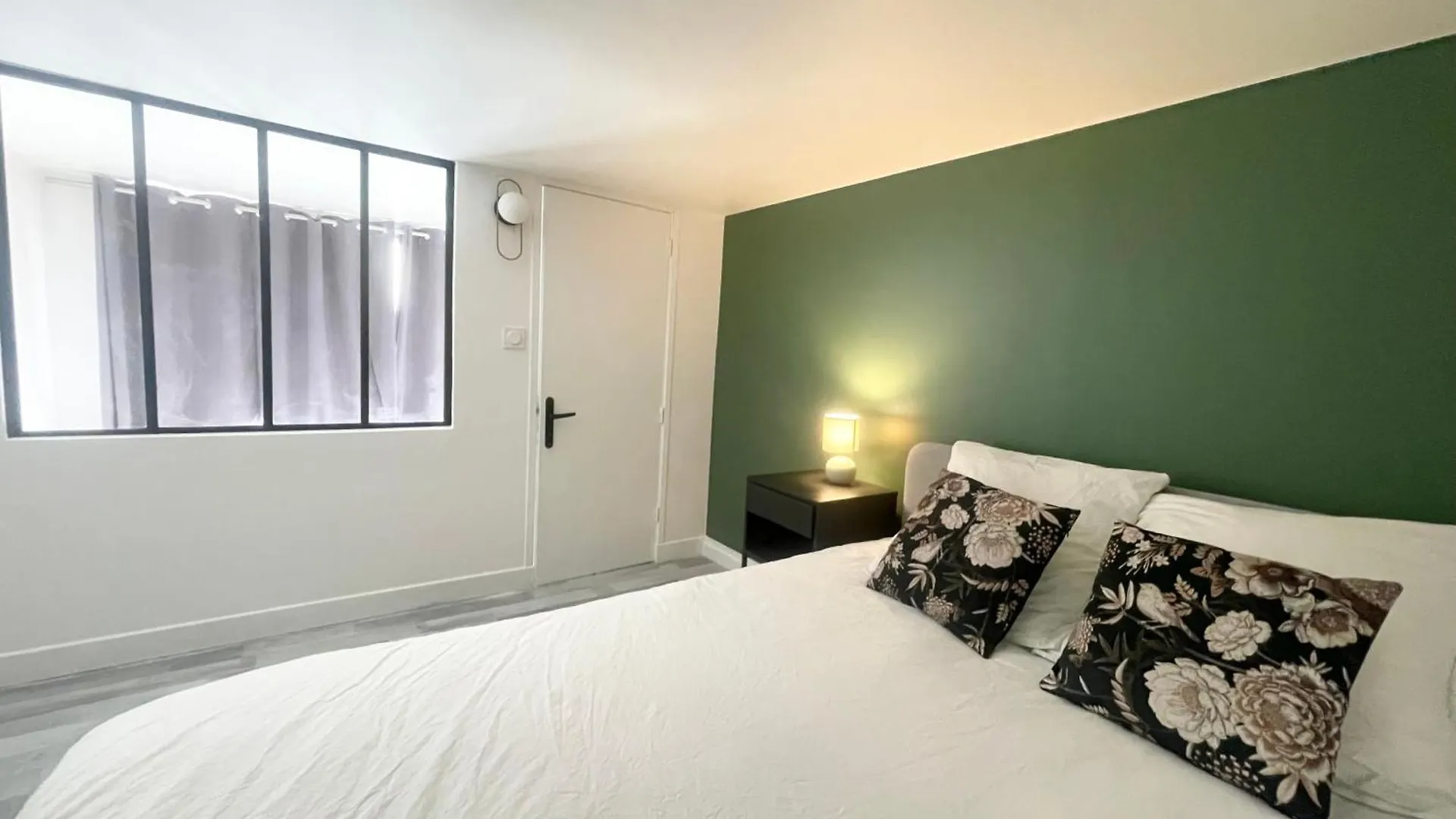 Homely & Charming Parisian Duplex - Near Marais 아파트 *