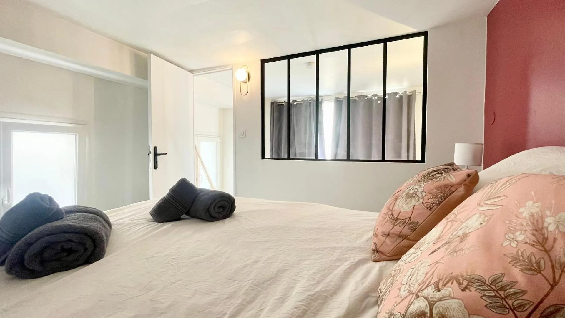Homely & Charming Parisian Duplex - Near Marais