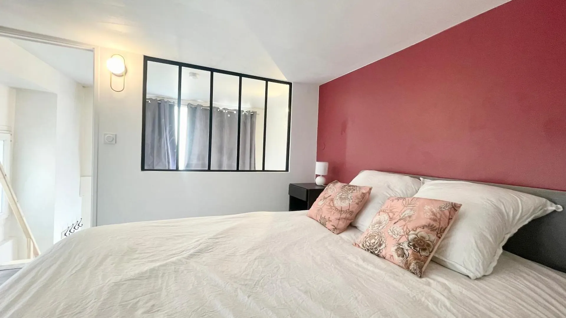 Homely & Charming Parisian Duplex - Near Marais Apartment *