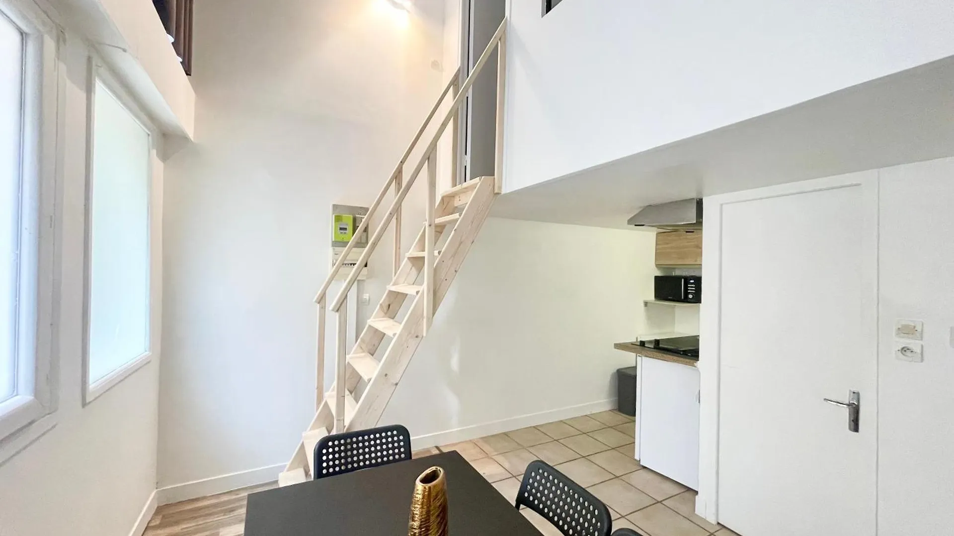 Homely & Charming Parisian Duplex - Near Marais 公寓 巴黎