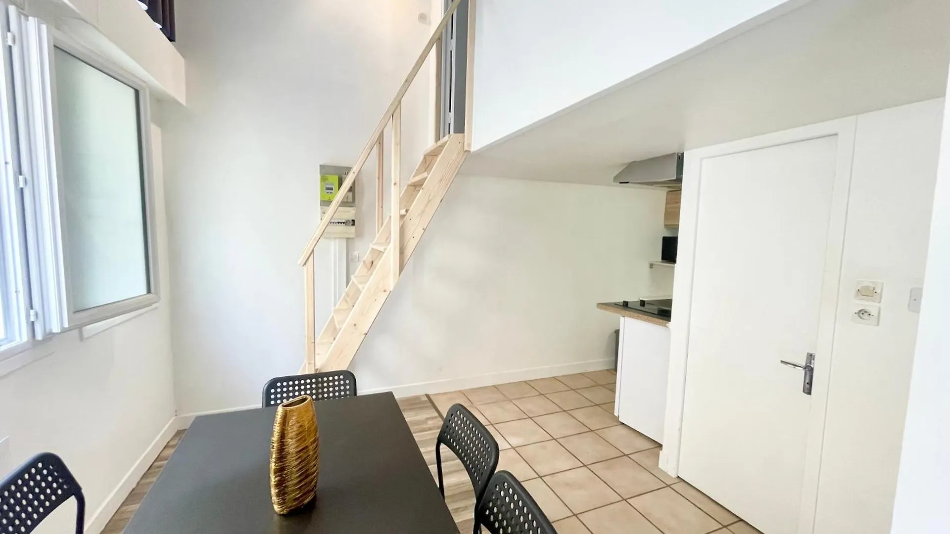 Homely & Charming Parisian Duplex - Near Marais
