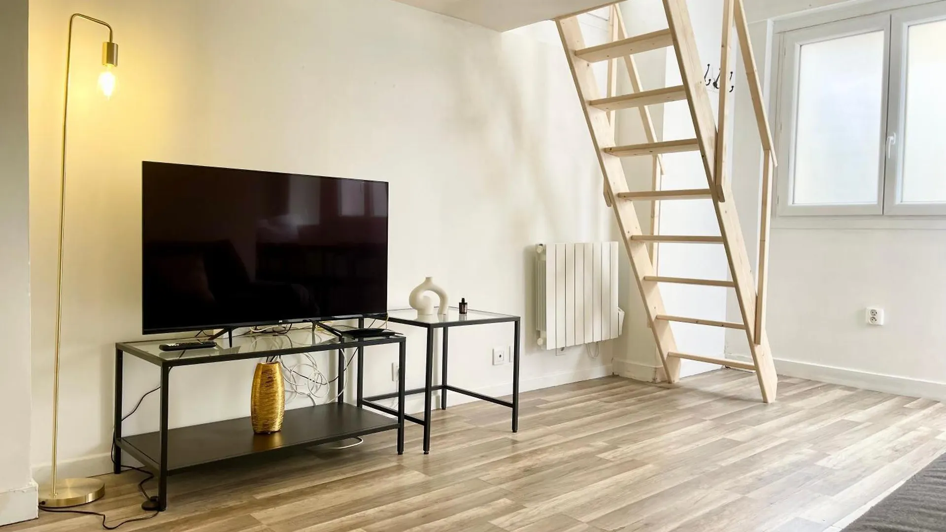 Homely & Charming Parisian Duplex - Near Marais * 巴黎