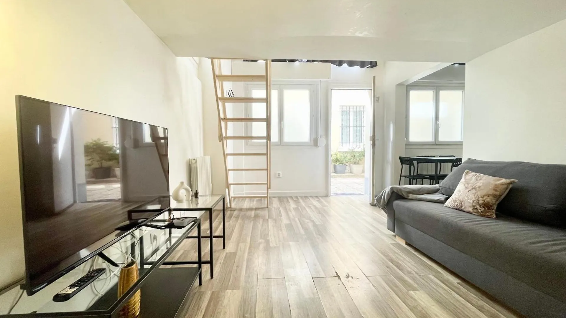 Homely & Charming Parisian Duplex - Near Marais *