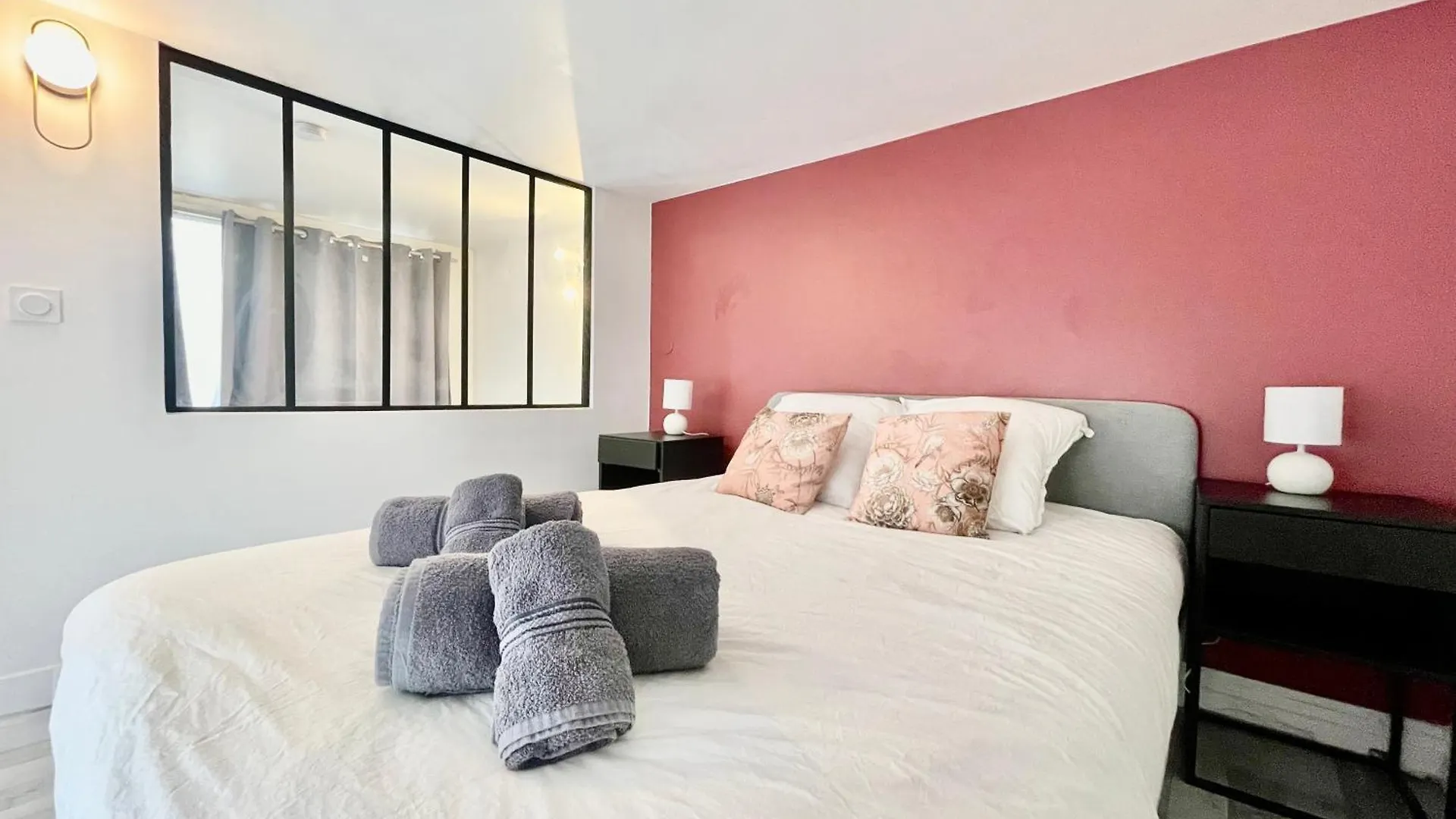 Homely & Charming Parisian Duplex - Near Marais * 巴黎